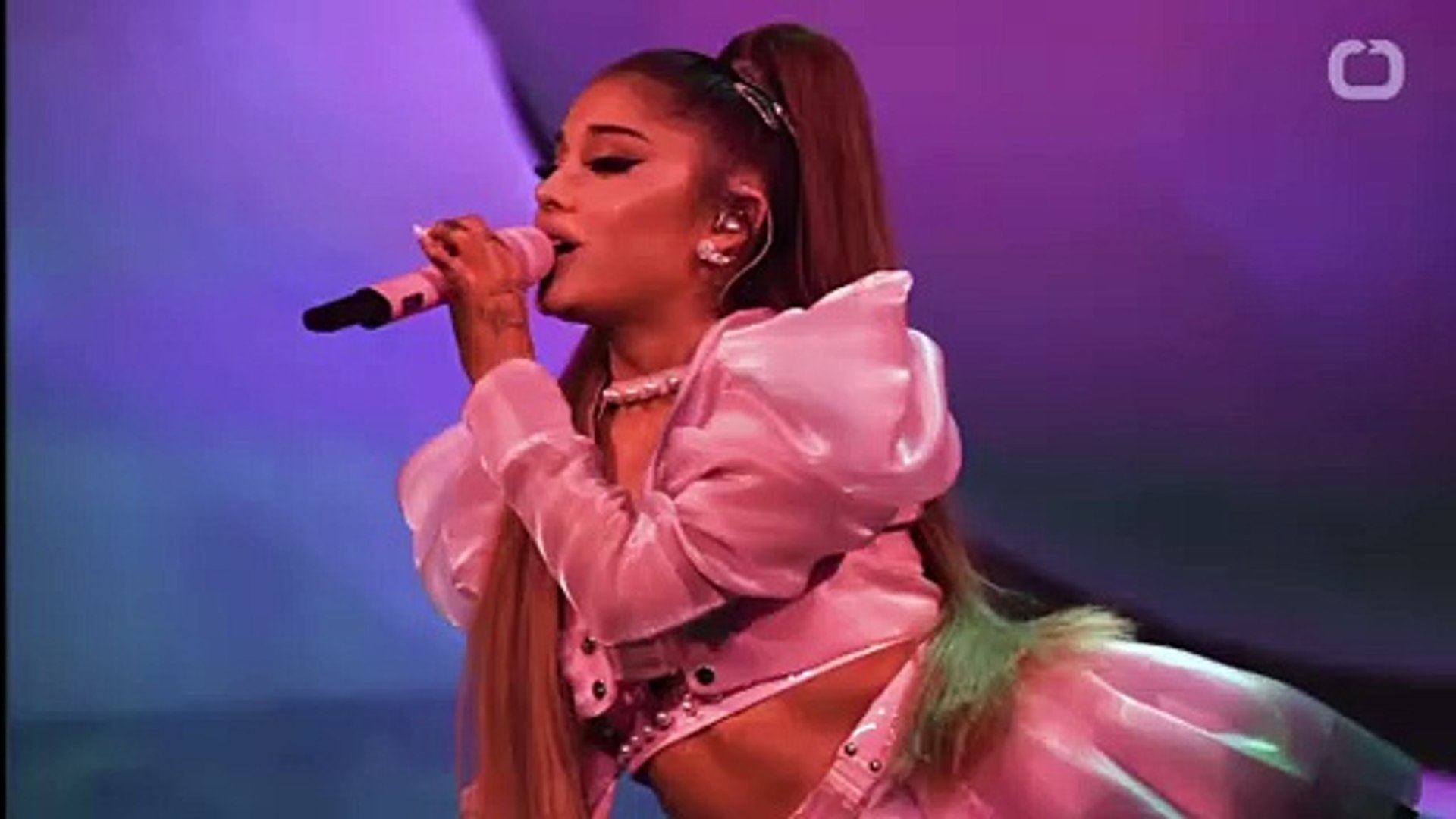 ⁣Ariana Grande New Ombré Extensions