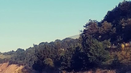 Yeşil dağlar ve zirve bir anlık huzur