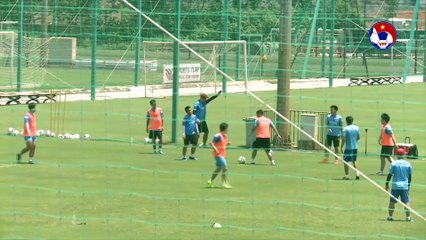 BHL U22 Việt Nam thi đấu nội bộ, khao toàn đội ăn pizza thỏa thích | VFF Channel