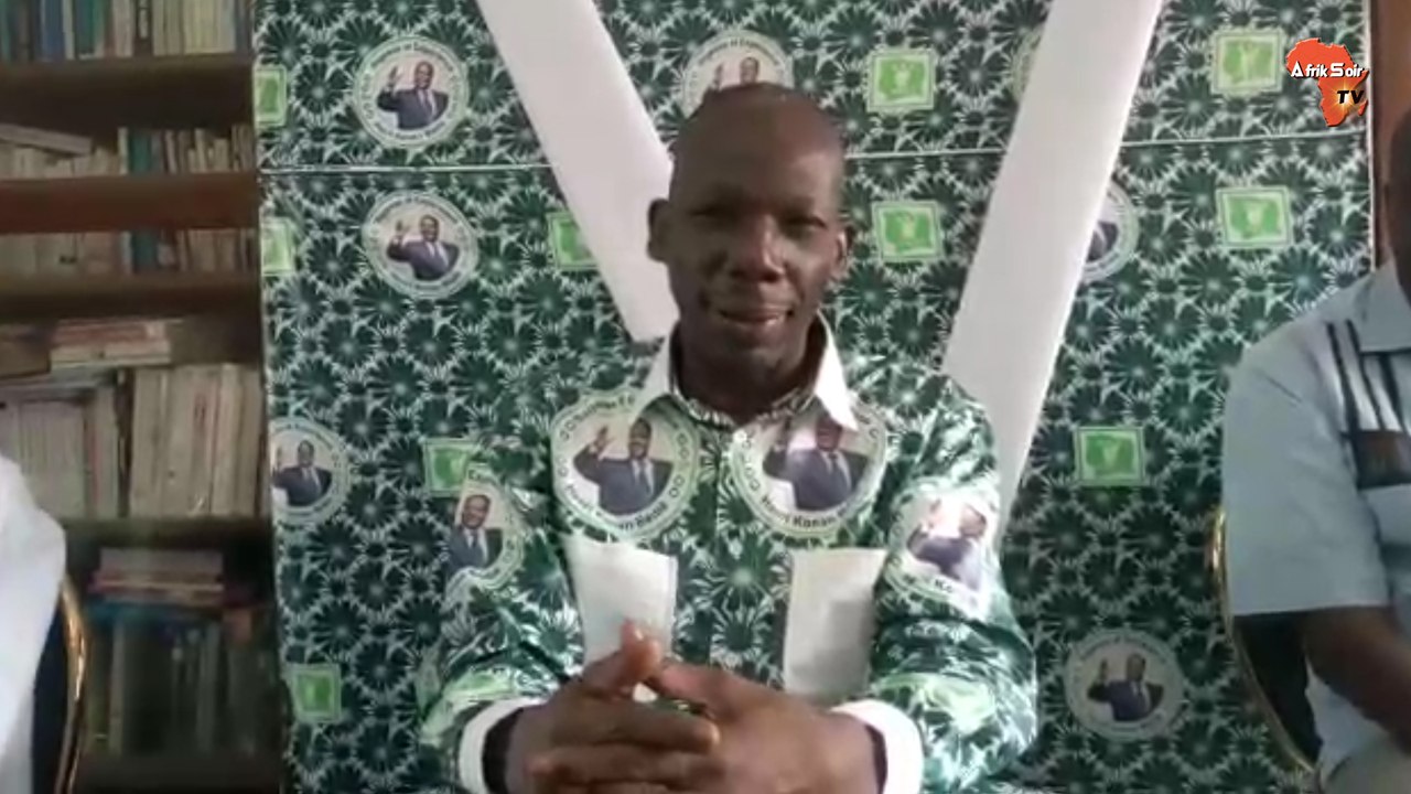 Gnamien Yao (Vice-président du PDCI chargé des grandes conférences) :"Nous avons sorti un pagne pour dénombrer tous ceux qui sont pour la victoire de Bédié "