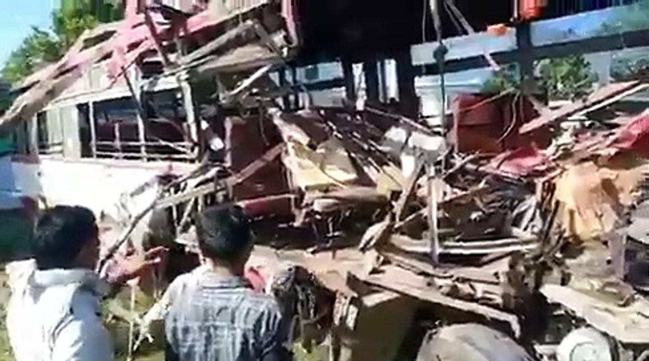 लखनऊ में भीषण सड़क हादसा, दो बसों की टक्कर से छह...