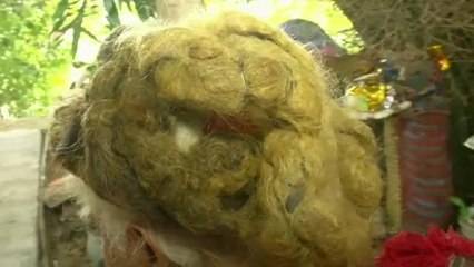 Una coleta de más de 5 metros tras 80 años sin cortarse el pelo