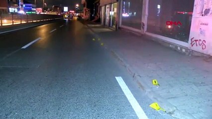 Eğlence merkezi önünde silahlı kavga kamerada