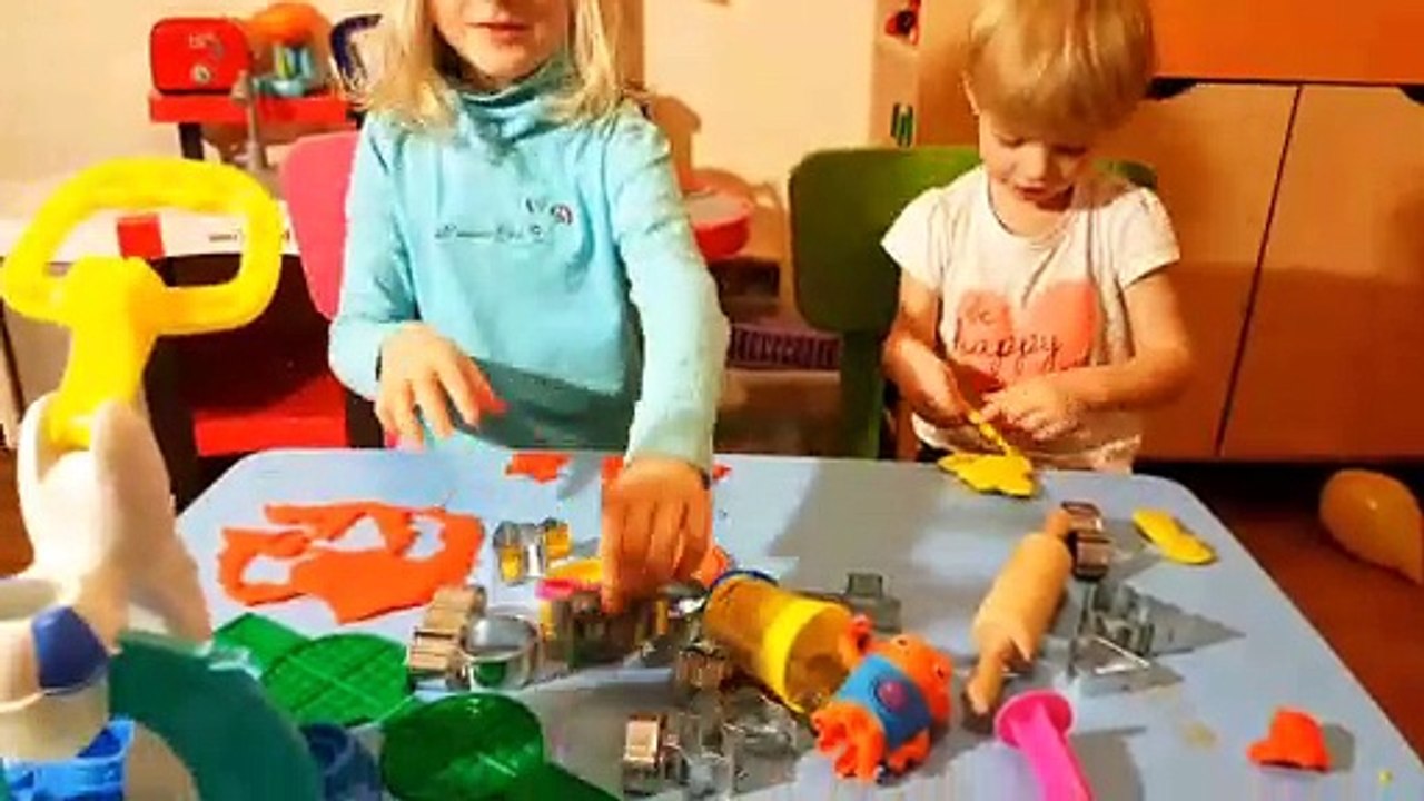 Sophia Isabella Brincando com Play Doh João Paulo de Carvalho Lofiego