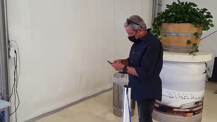 מאיר יצחק הלוי משתמש בשירות הצ'ק אין החדש של ישראייר