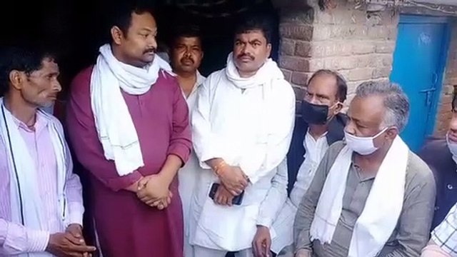 लखीमपुर में छात्रा से रेप-मर्डर मामला, पीड़ित परिवार से सपा नेताओं ने की मुला