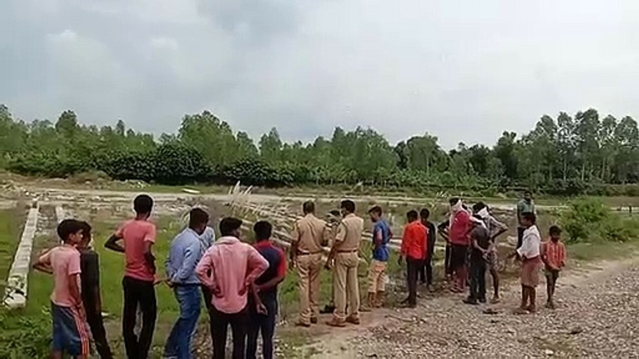 संदिग्ध परिस्थिति में मिला अज्ञात युवक का शव, ज...