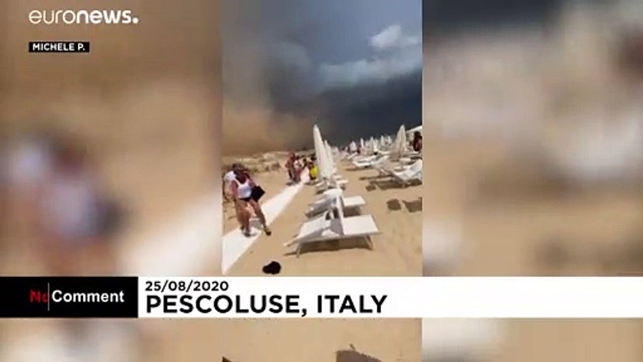Sandtornado überrascht Urlauber am Strand in Apulien