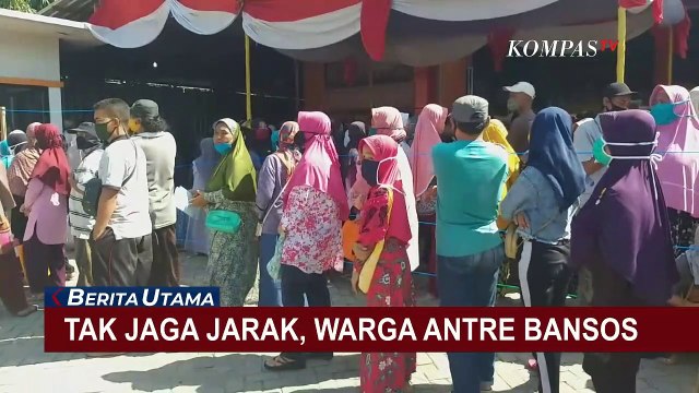 Tak Patuhi Protokol Kesehatan, Ratusan Warga Mengantre Pembagian Bansos Tunai di Kantor Pos Brebes