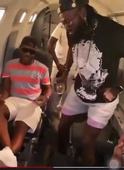 Emmanuel Adebayor et Masta Just(Toofan) en fête dans un jet privé (Vidéo)