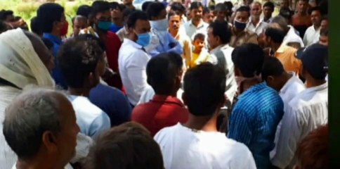 राशन डीलर का चुनाव नहीं होने से नाराज हुए ग्रामीण