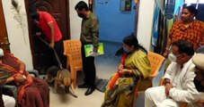 घर से लाखों रुपए का माल चोरी होने के बाद परिवार से मिलने पहुंची विधायक