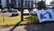 APP Sindicato estende faixa em frente ao Núcleo para lembrar ataque a professores