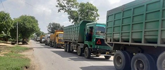 चेकिंग के दौरान यूपी एमपी बॉर्डर पर लगा लंबा जाम