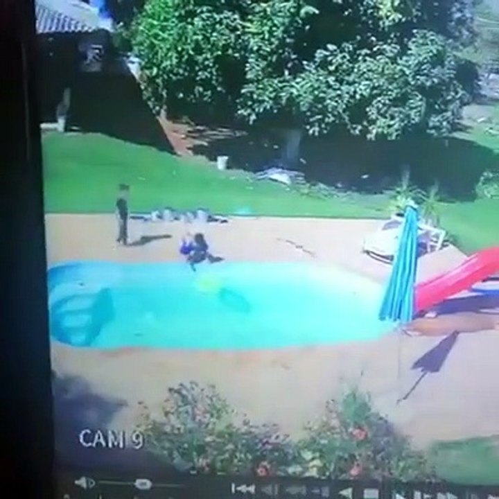 Niño de tres años salva a su amigo de ahogarse