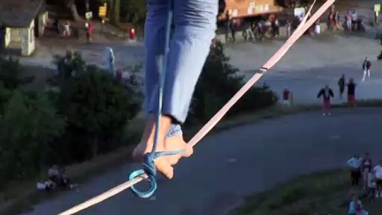 Meister der balance in schwindelnder höhe