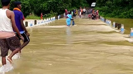 ভারি বৃষ্টিতে বিচ্ছিন্ন যোগাযোগ