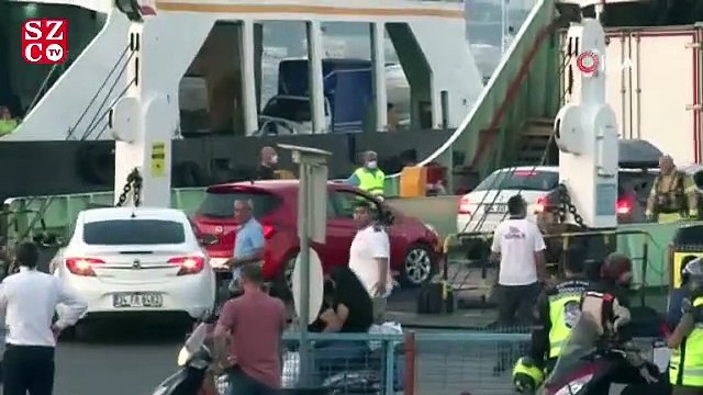 Arabalı vapurda panik anları: İtfaiye ekibi sevk edildi