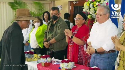 Asamblea Nacional condecora a dos grandes alfabetizadores del país