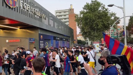 Les supporters du Barça prennent d'assaut le Camp Nou !