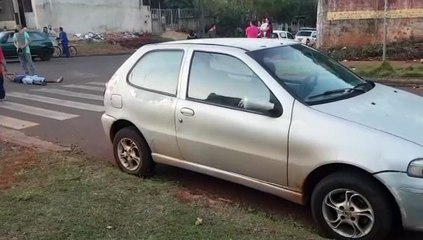 Ciclista é atingido por carro na Avenida Corbélia