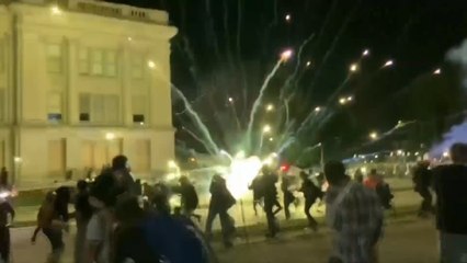 استمرار الاحتجاجات في كينوشا الأميركية بعد إطلاق الشرطة النار على رجل أسود