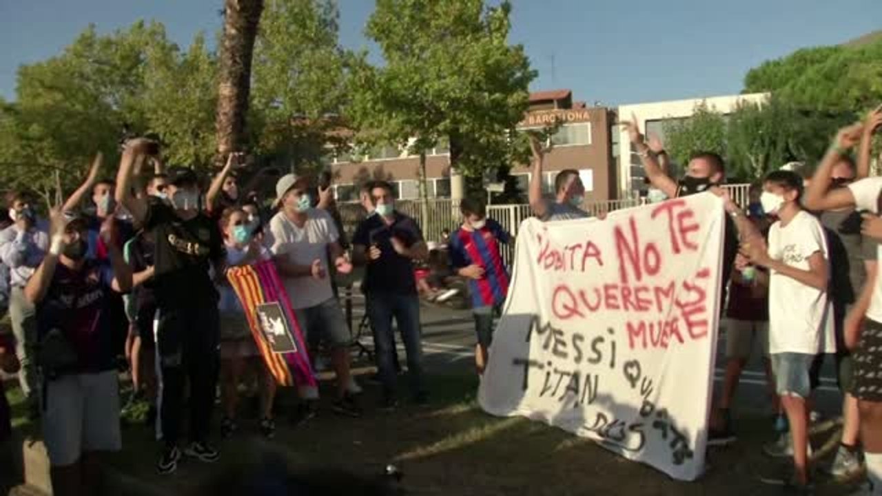 Barca fans storm Camp nou; demand Bartomeu resignation