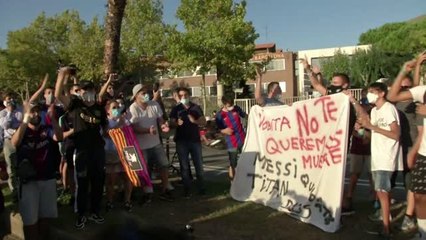 Barca fans storm Camp nou; demand Bartomeu resignation