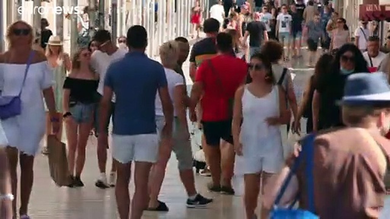COVID-19: Ανησυχία από τη νέα αύξηση των κρουσμ...