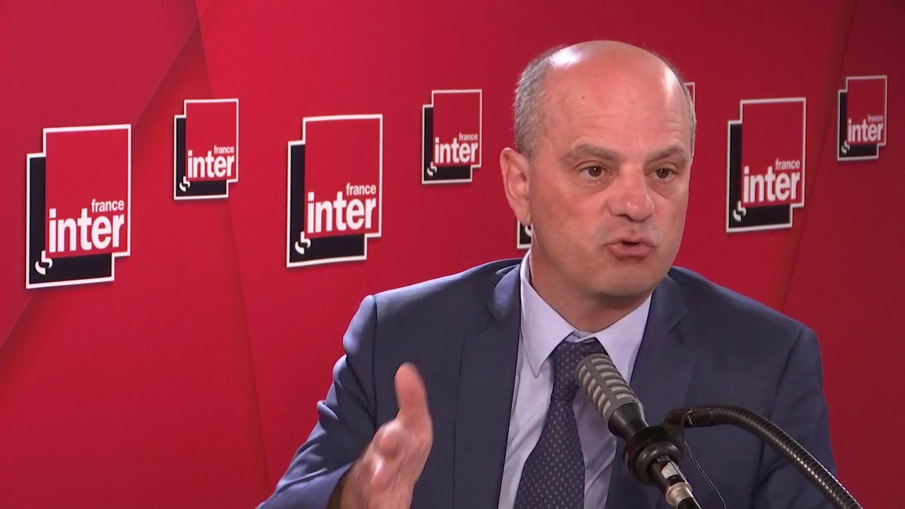 Masque obligatoire pour les adultes dans les établissements scolaires : "On se rendait compte que les exceptions envisagées pouvaient être sources de confusion et que c'était contre productif", dit Jean-Michel Blanquer