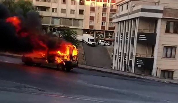 Eşine kızıp aracını yaktı