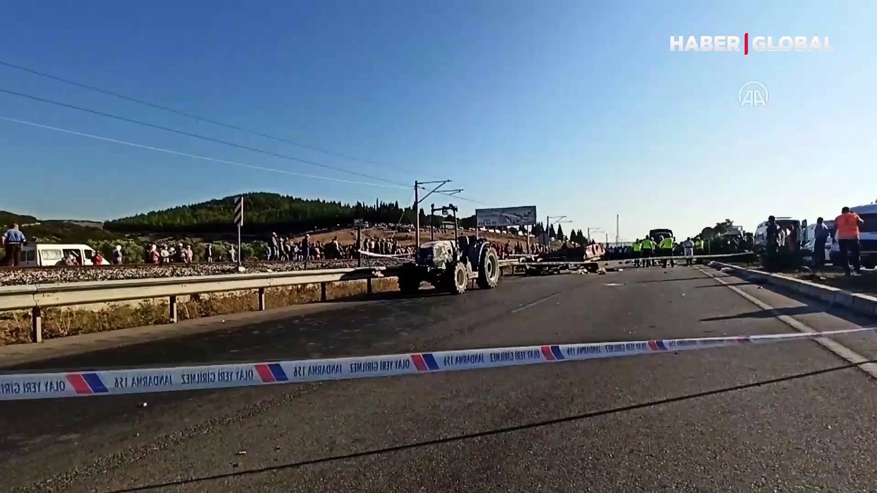 Feci kaza! İşçiler yola savruldu, ortalık savaş alanına döndü: 2 ölü, çok sayıda yaralı var