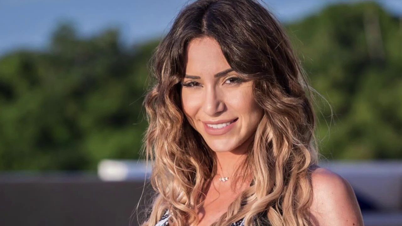 Mélanie (10 Couples Parfaits 4) en larmes, elle annonce une mauvaise nouvelle...