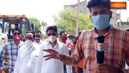 ਆਹ ਰੋਡ ਦਾ ਕਾਂਗਰਸੀਆਂ ਨੇ ਤਿੰਨ ਵਾਰ ਕਰਤਾ ਉਦਘਾਟਨ,ਅਕਾਲੀਆਂ ਨੇ ਉਧੇੜ-ਉਧੇੜ ਰੱਖੇ ਕਾਂਗਰਸੀਏ