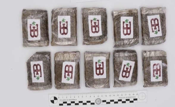 Siracusa - Scoperto con 10 panetti di hashish: arrestato 29enne (27.08.20)