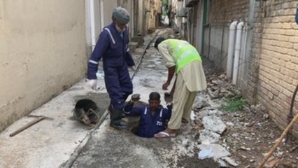La limpieza de cloacas, un trabajo para cristianos en Pakistán