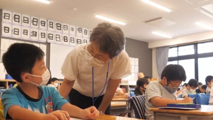 لتجنب مخاطر تسونامي.. بلدة أوناغابوا تبني مدرسة على قمة جبل