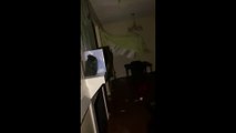 Ouragan Laura: un habitant de Louisiane filme les dégâts chez lui après que les vitres se sont brisées
