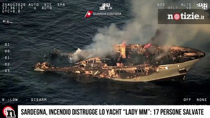 Yacht diretto a Porto Cervo cola a picco devastato da un incendio: 17 persone salvate