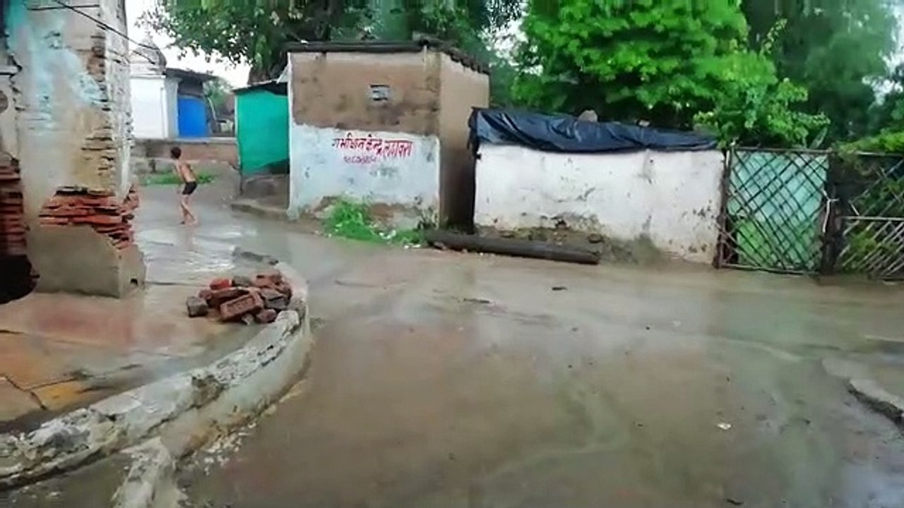 बारिश होने से किसानों के चेहरे खिले, बच्चों ने भी खूब बारिश का आनंद उठाया