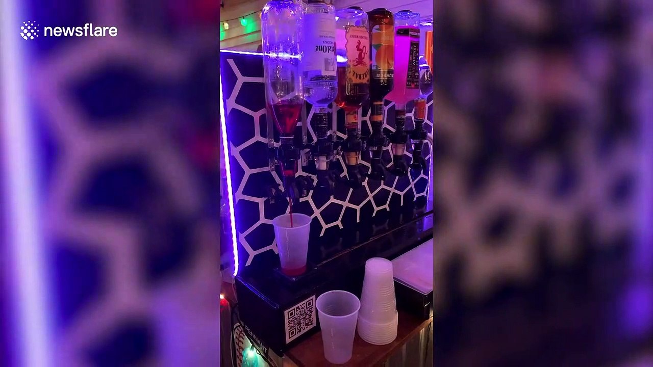 US man builds automated bar that makes drinks on its own