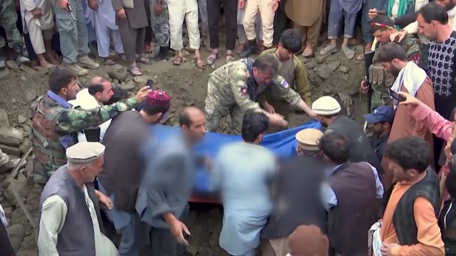 아프간 홍수 피해 사망자 100여 명으로 늘어 / YTN