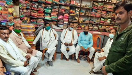 पीड़ित व्यापारी से मुलाकात करने पहुंचे सांसद रामशंकर कठेरिया