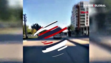 Atı kamyonetin arkasına bağlayıp koşturdu