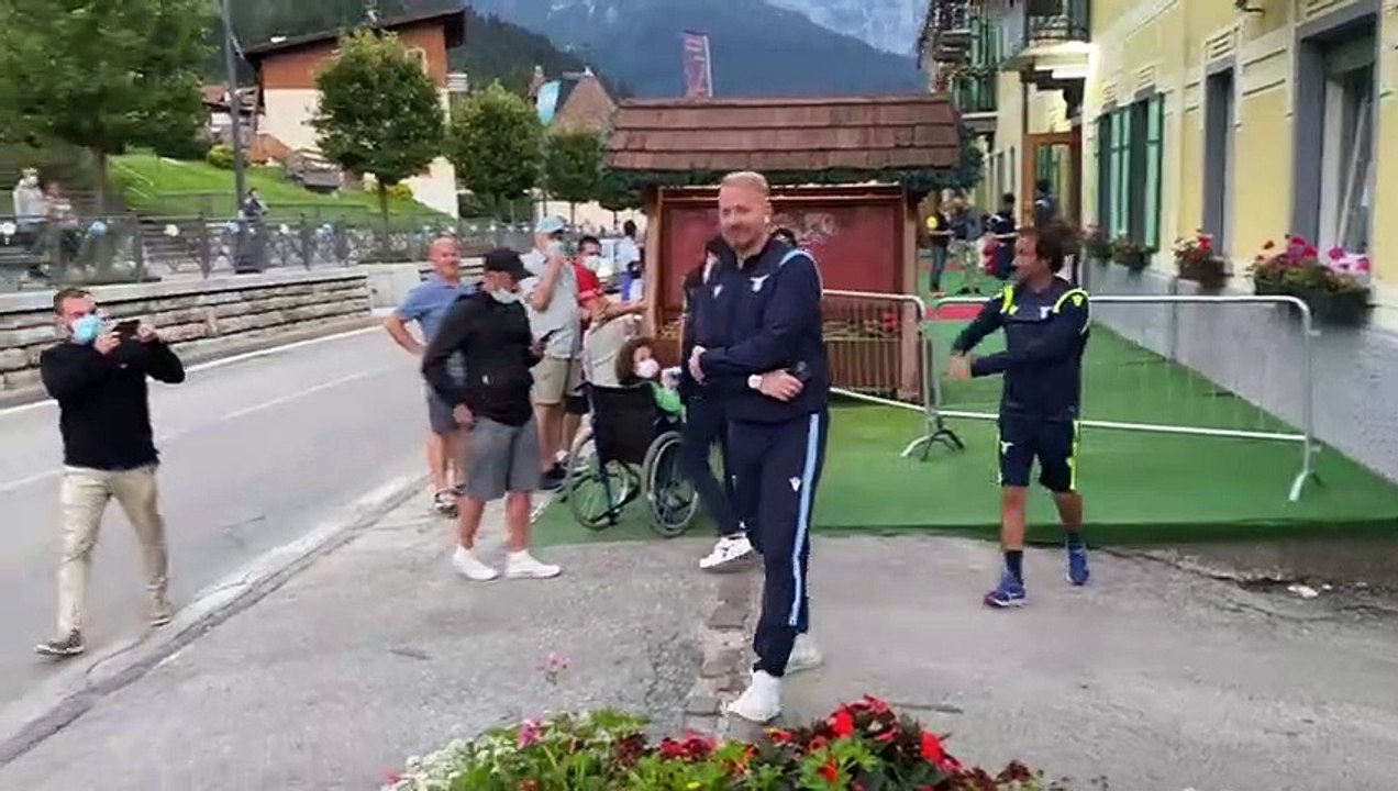 Tare e Ripert escono dall'Hotel Auronzo