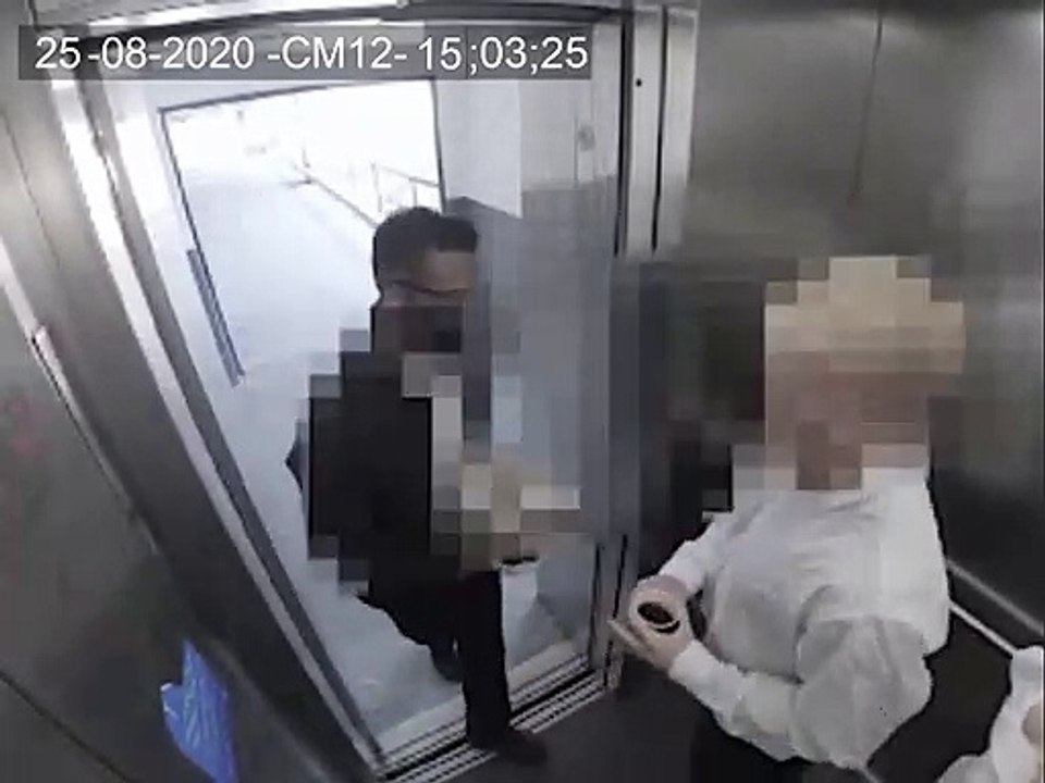 Ils veulent aller boire leur café sur le toit mais n'ont pas vu la tempête arriver