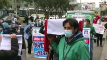 Continúa protesta de médicos peruanos por recursos para enfrentar la pandemia