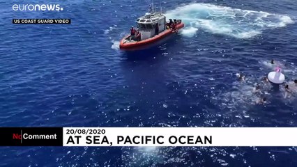 Береговая охрана США спаслась от акулы