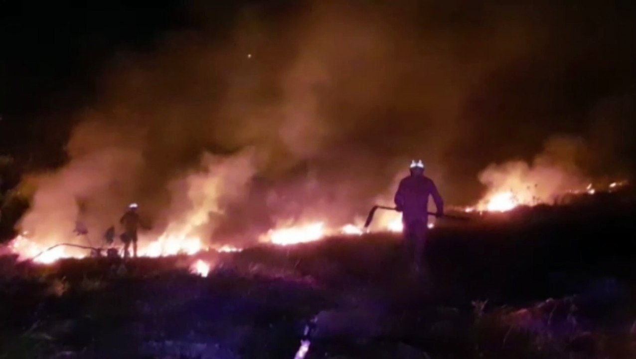Incêndio de grandes proporções atinge área de vegetação nas proximidades da UPA Veneza