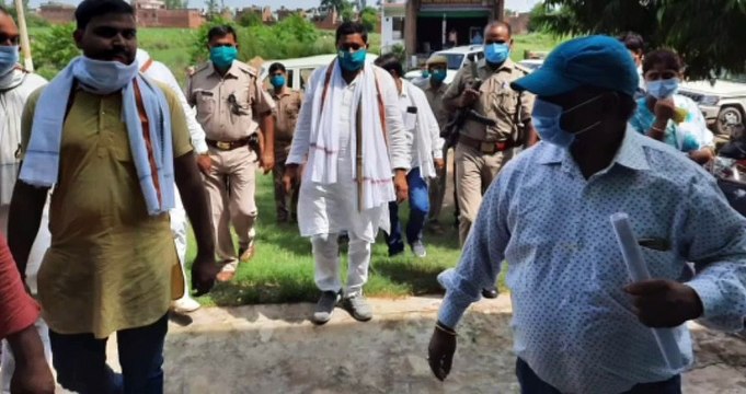 इटावा: कार्यकर्ताओं से मुलाकात करने पहुंचे रामशंकर कठेरिया